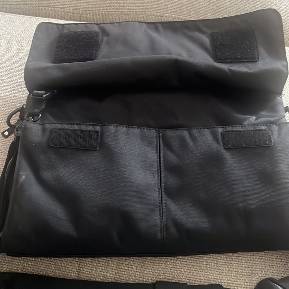 Incase laptop bag. - Picture 4 of 6